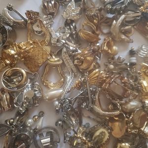 Lot of 56 pairs of clip on earrings